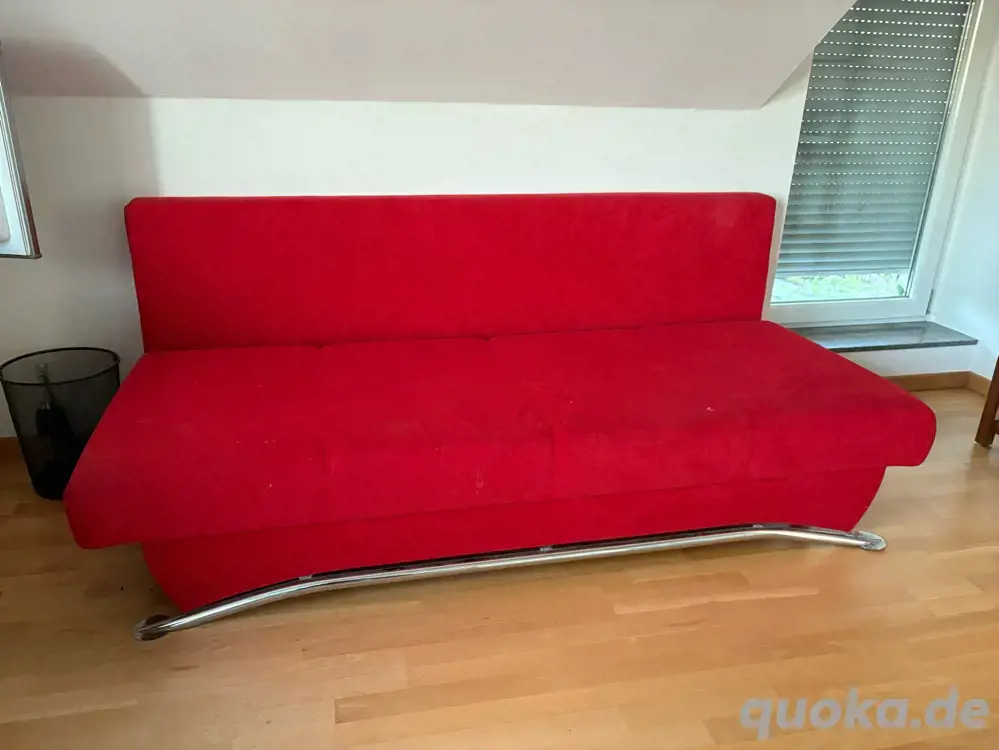 Rotes Sofa mit Bettkasten Rotes Sofa mit Bettkasten