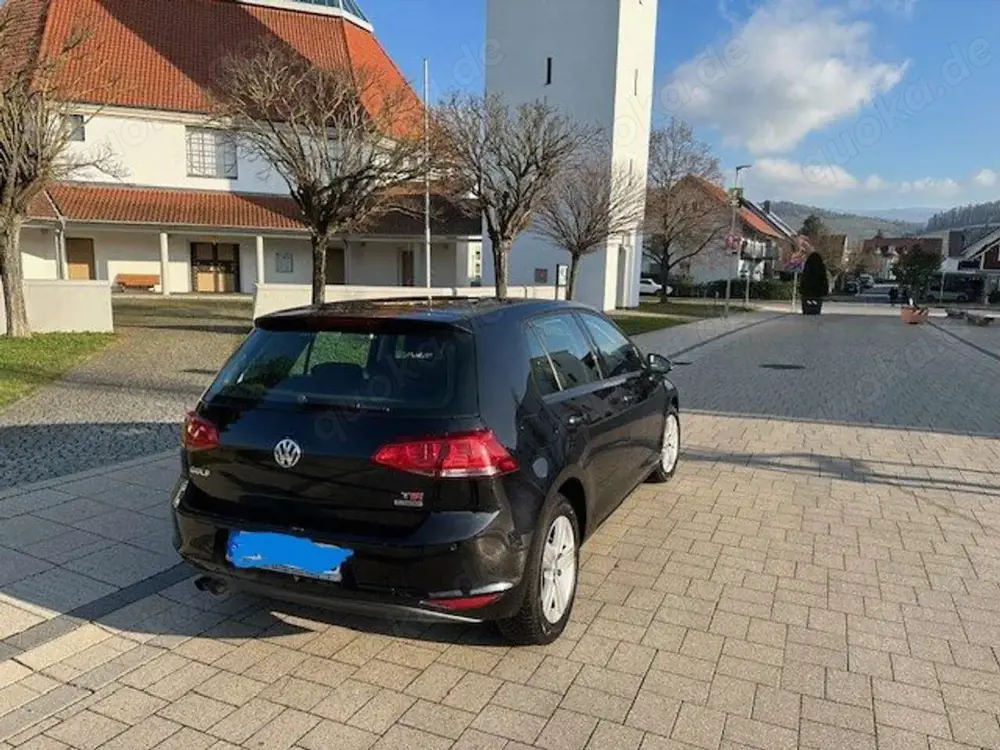 Loading...Volkswagen Golf