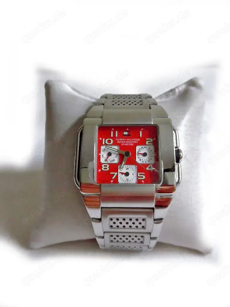 Rote Armbanduhr von Tommy Hilfiger