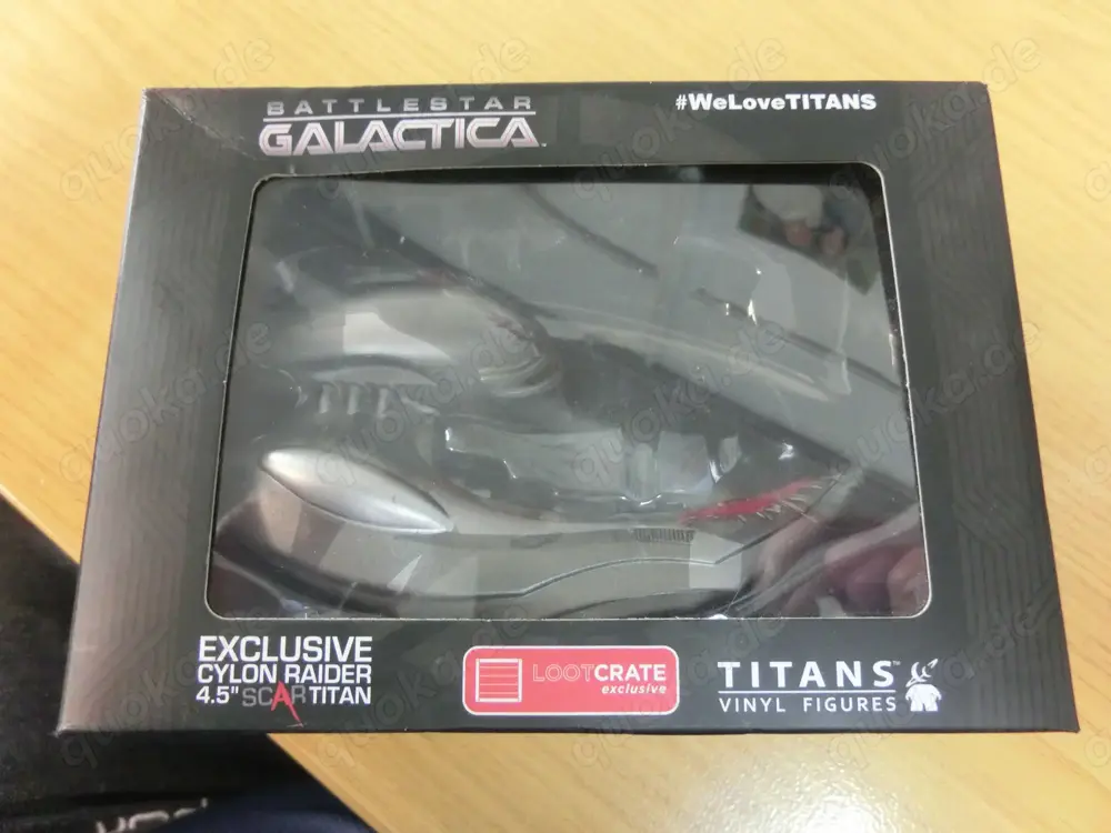 Battlestar Galactica Cyclon Raider 4.5" Figur von Titan Vinyl Figure Battlestar Galactica Cyclon Raider 4.5" Figur von Titan Vinyl Figure