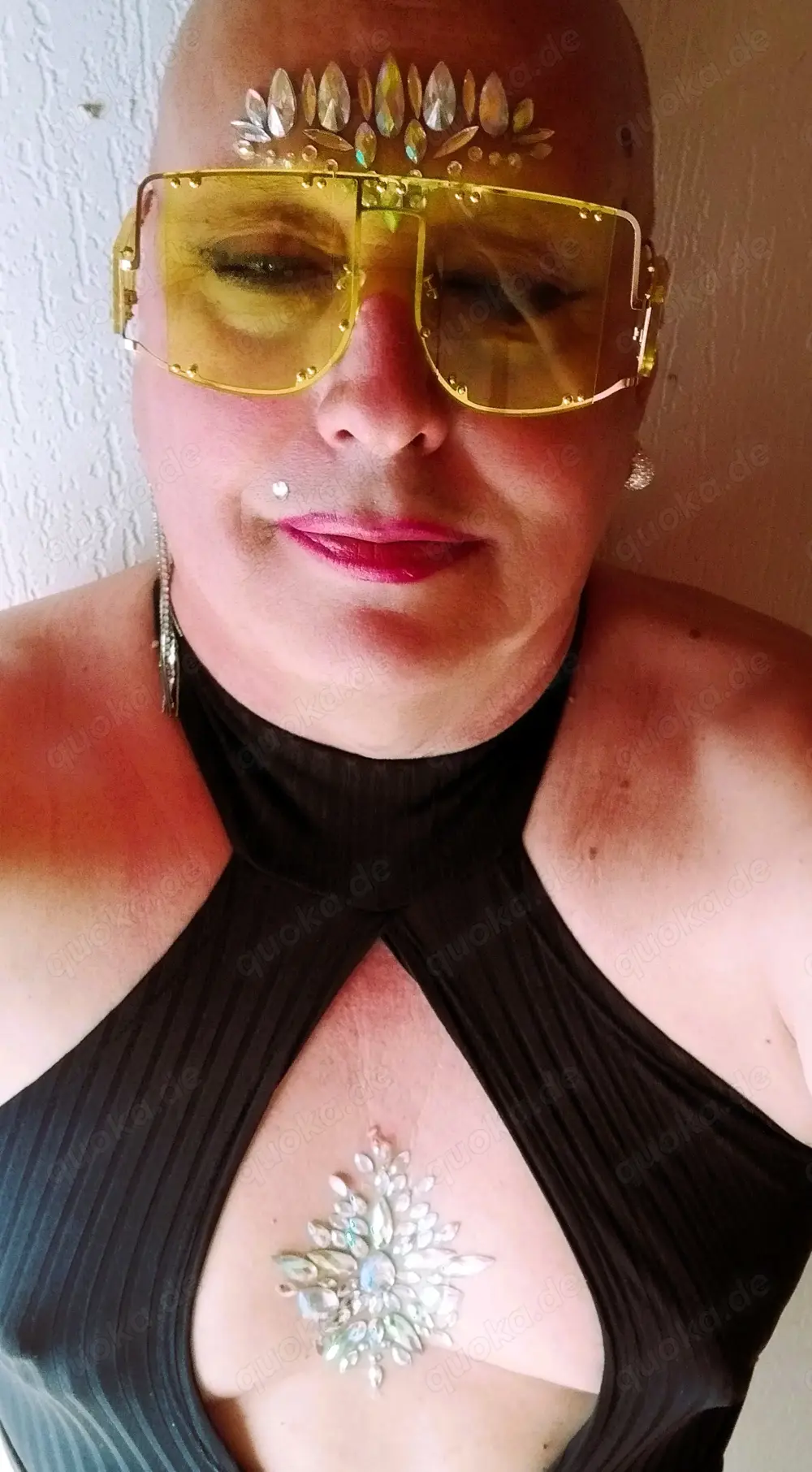 Feminine Tunte sucht gutsituierten Gentleman 70+