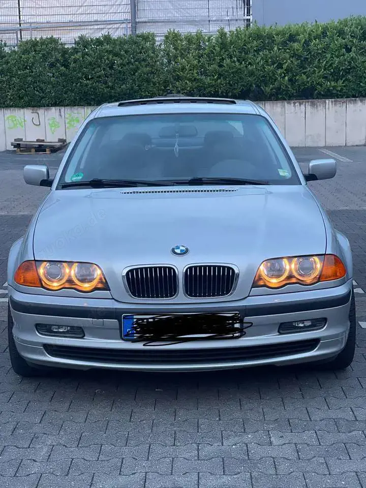 BMW 320 320i