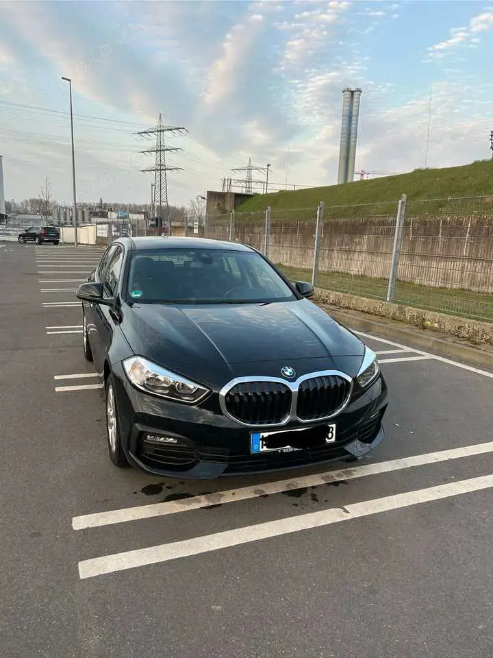 BMW 118 118 i Advantage in schwarz