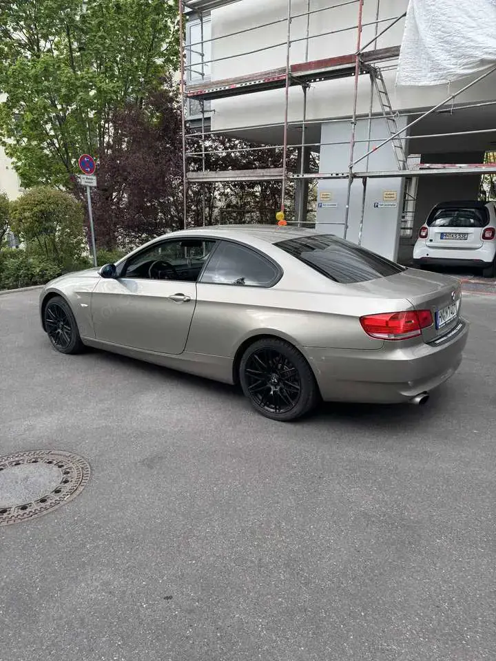 BMW 320 320i e92 coupe