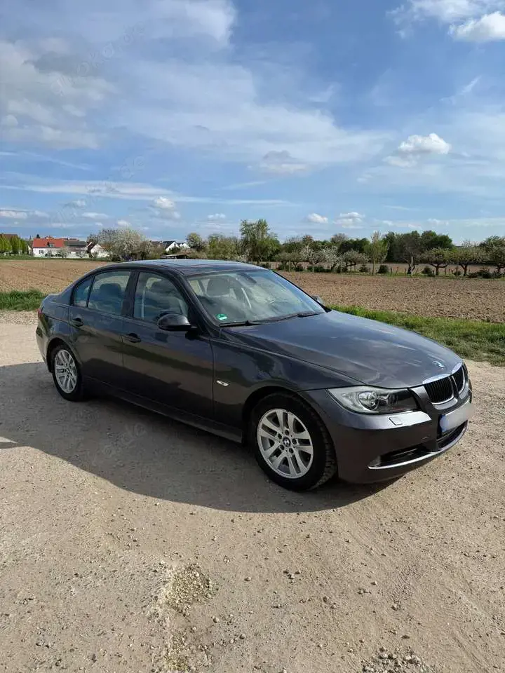 BMW 320 Sanierter BMW 320i mit fast neuem Antriebsstrang
