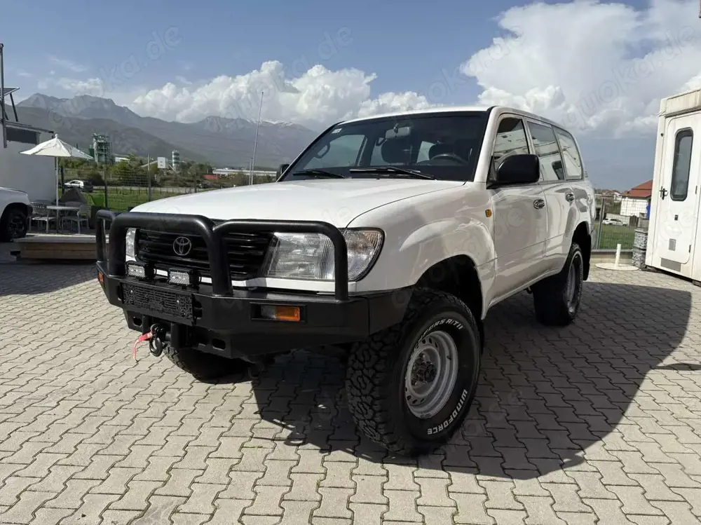 Toyota Land Cruiser HZJ 105 Armored Bulletproof