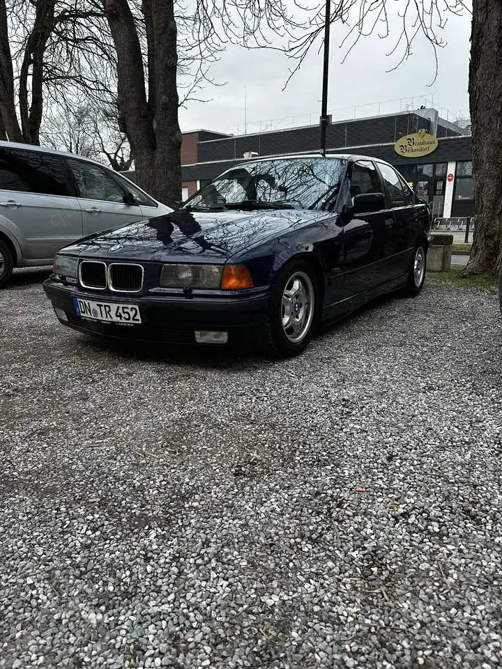 BMW 328 328i limuzine
