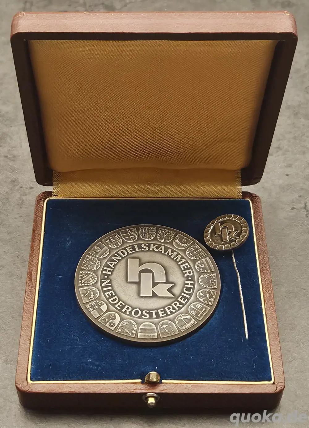 Personalisierte GEDENKMEDAILLE "Handelskammer Niederösterreich" inkl. Anstecknadel u. Schmuckschatul