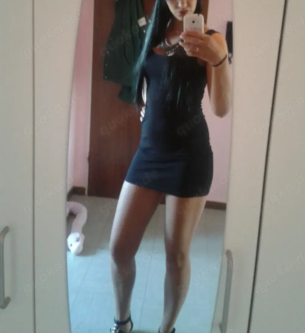 Ich 23j verkaufe heiße Fotos und Videos 