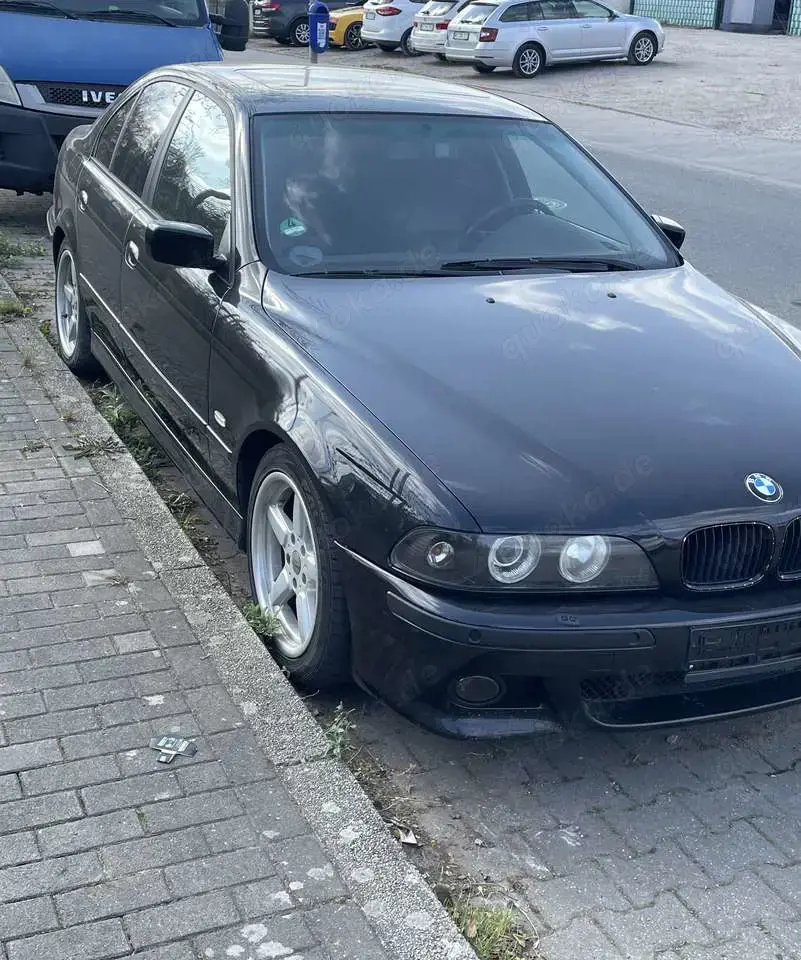 BMW 523 523i