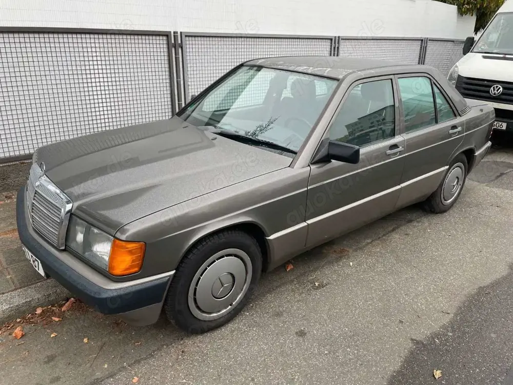 Mercedes-Benz 190 2.0  1. Hand
