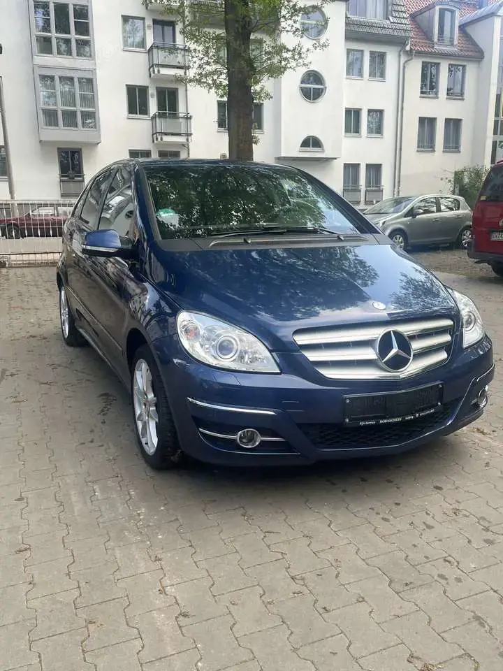 Mercedes-Benz B 200