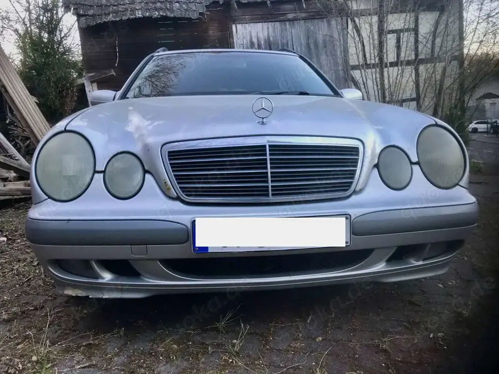 Mercedes-Benz E 220