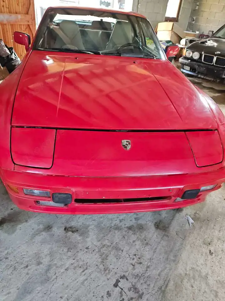 Porsche 944
