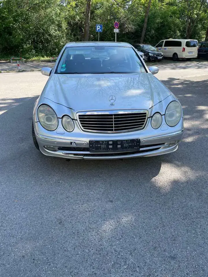 Mercedes-Benz E 220 Mercedes Benz E 220 CDI Avantgarde