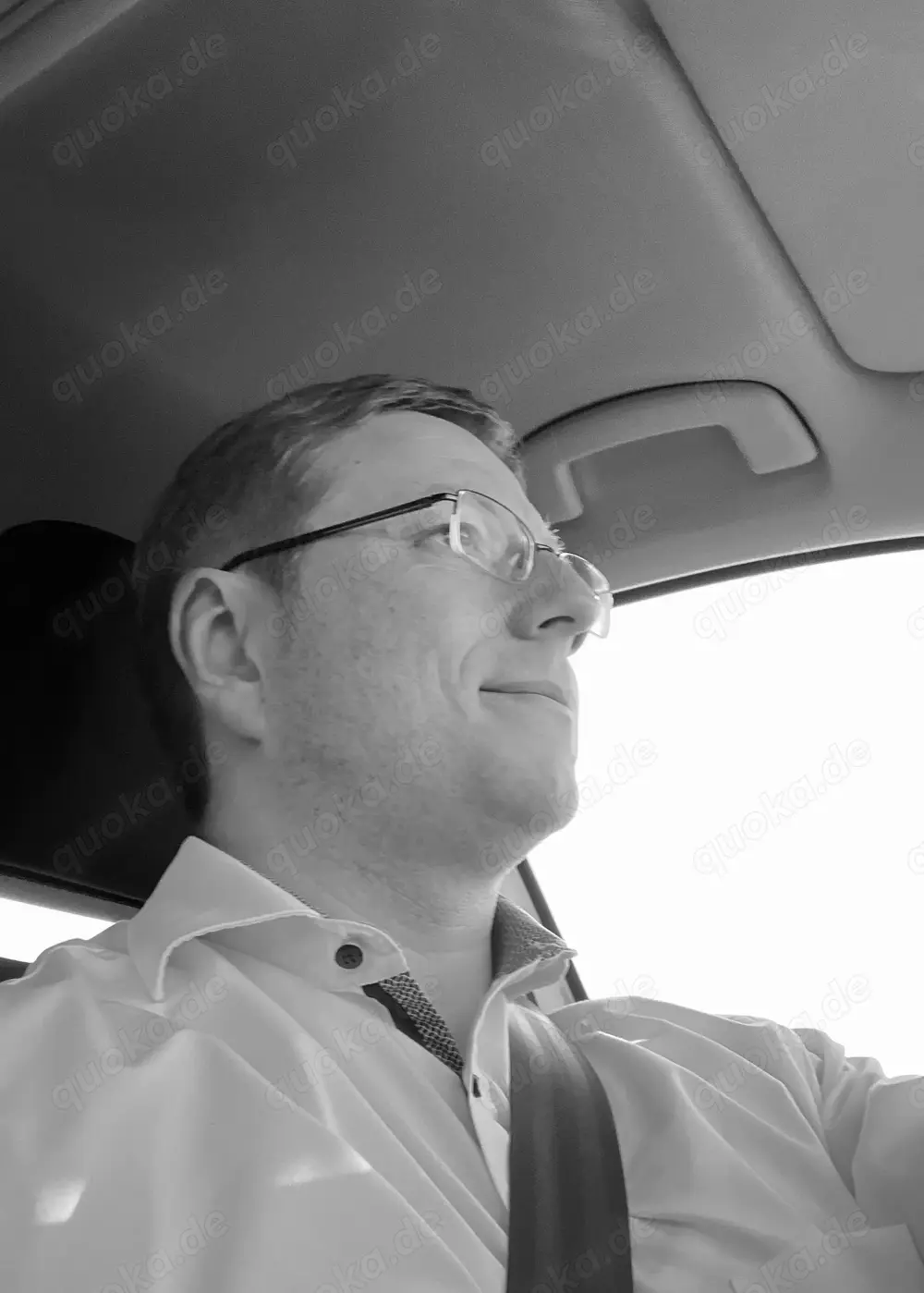Sie für Freundschaft +   Begegnungen mit Wiederholung gesucht