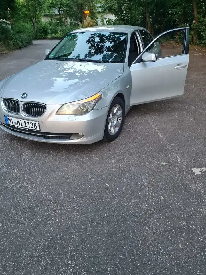 BMW 523 523i