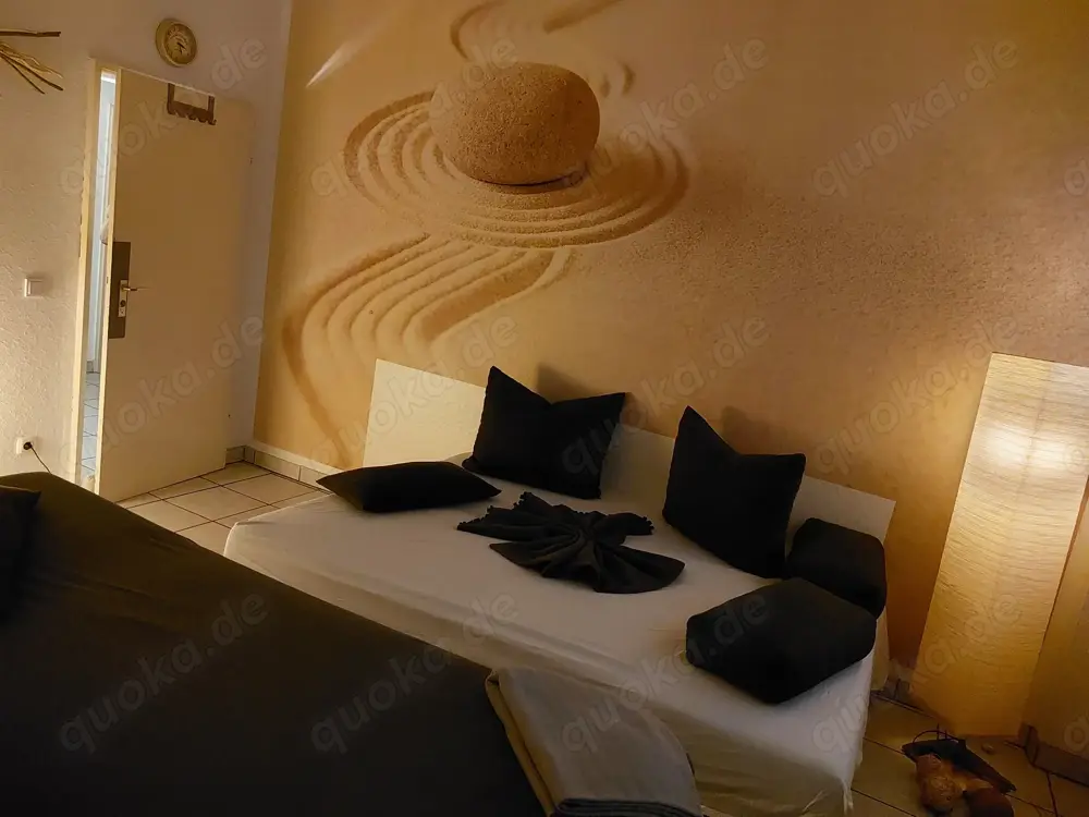 Wir bieten eine schöne Auszeit bei der  "Verwöhnmassage "mit Herz und Niveau 