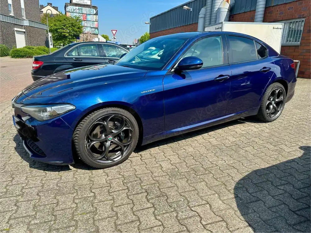 Alfa Romeo Giulia 2.2 Diesel AT8-Q4 Veloce mit Navi + Tempomat