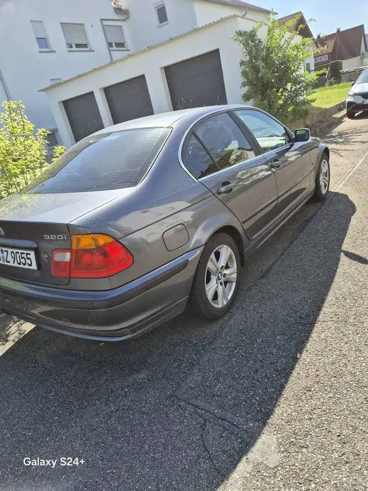 BMW 320 320i