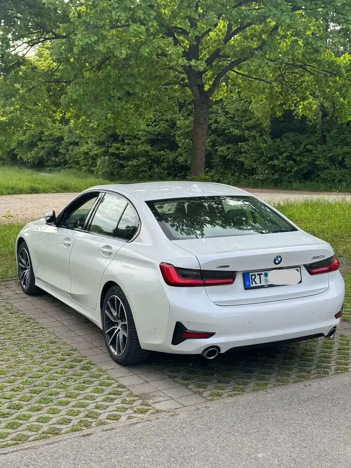 BMW 320 320d xDrive Aut*Lim*Business*Glasdach*NAVI*CAM*StH