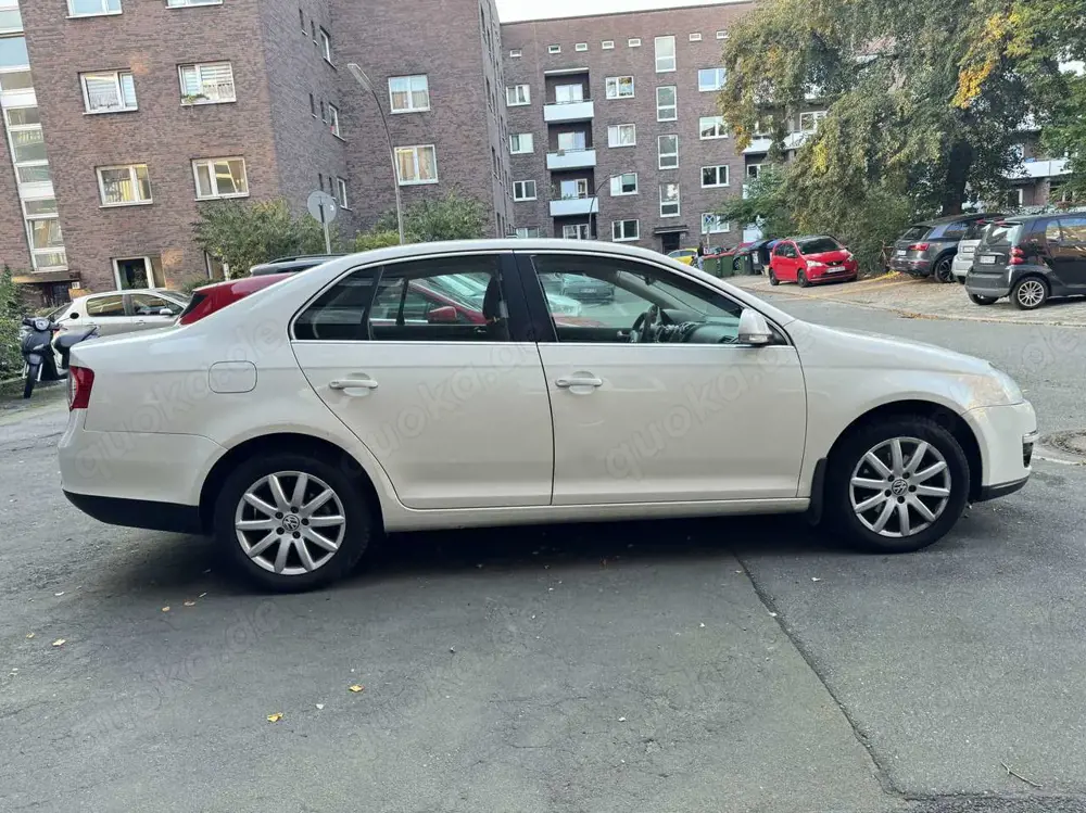 Volkswagen Jetta Rear park assist, heated seats, air conditioning
