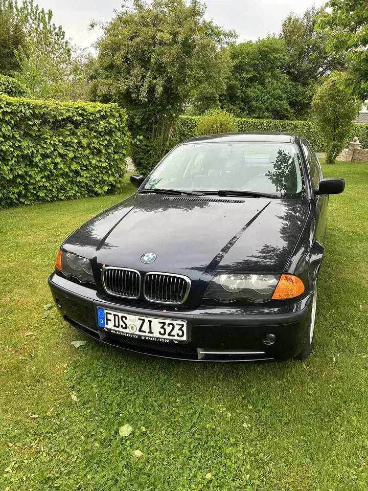 BMW 323