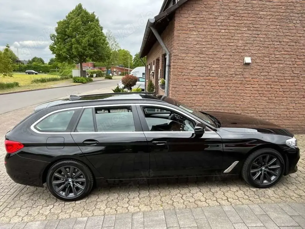 BMW 520 520d Touring Autom.--Digit. Display--Apple/Android