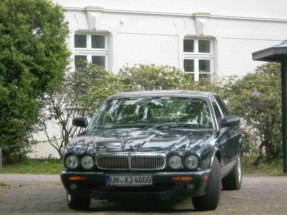 Jaguar XJ40