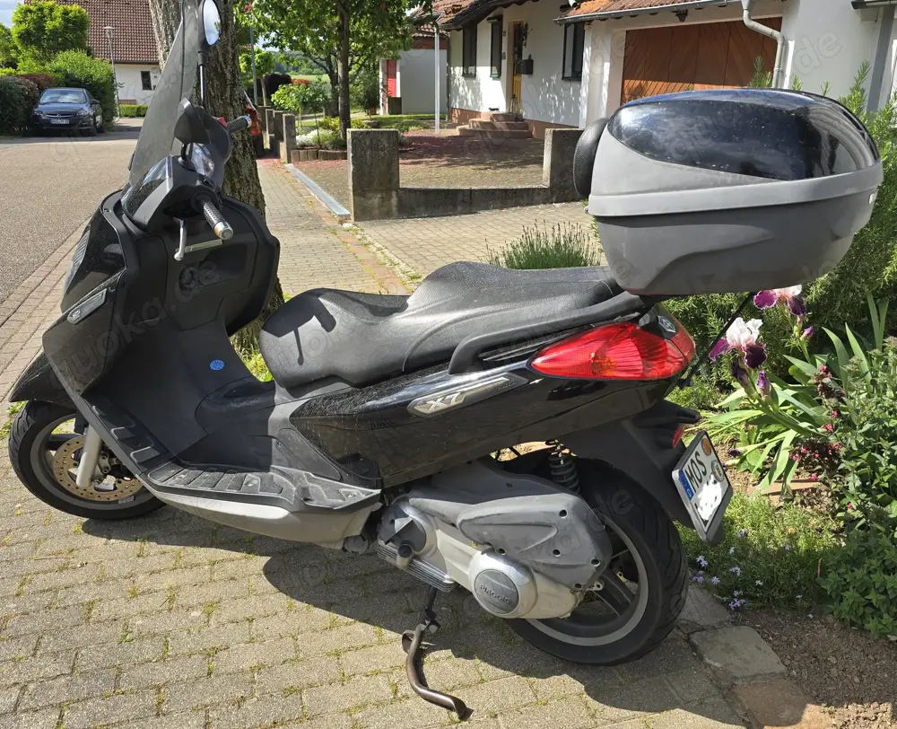 Piaggio X7-125ccm Roller schwarz mit Koffer & Alarmanl., Scheckheftgefplegt 1.Hand 