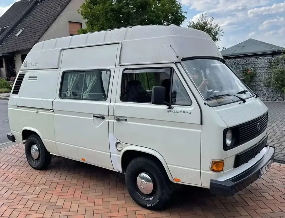 Volkswagen T3 Wohnmobil mit H Kennzeichen im Boho-Stil