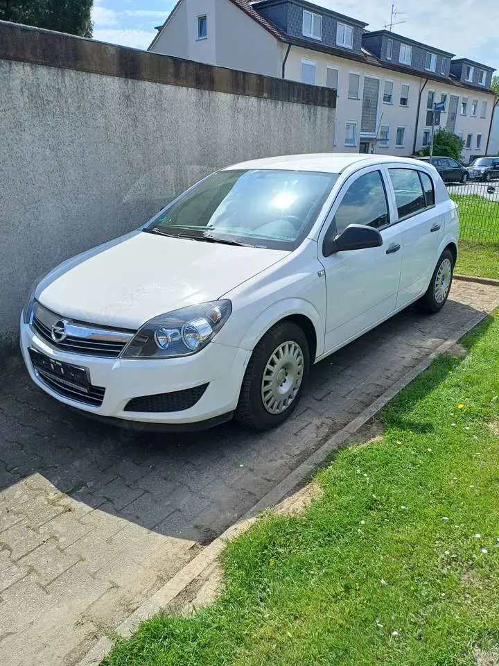 Opel Astra Edition Automatik AHK Klima 8-fach