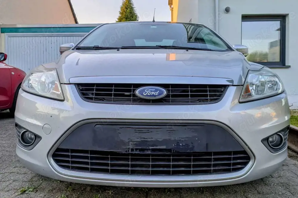 Ford Focus II Stufenheck 1,8 TDCi 85kW Ghia