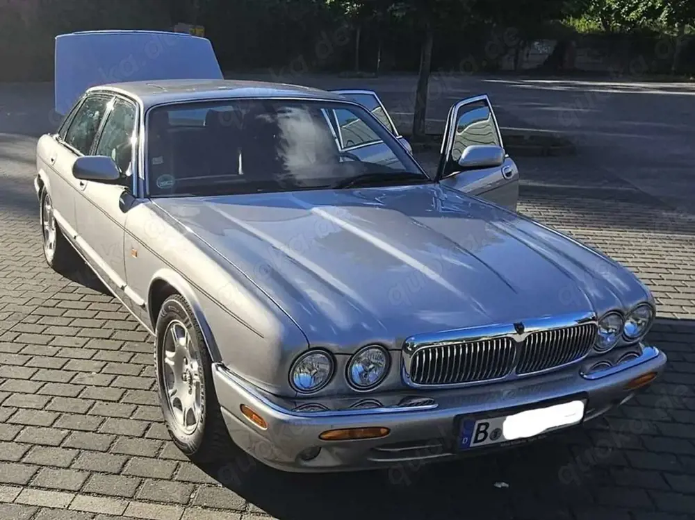 Jaguar XJ8