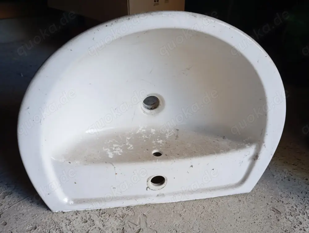 weißes Waschbecken