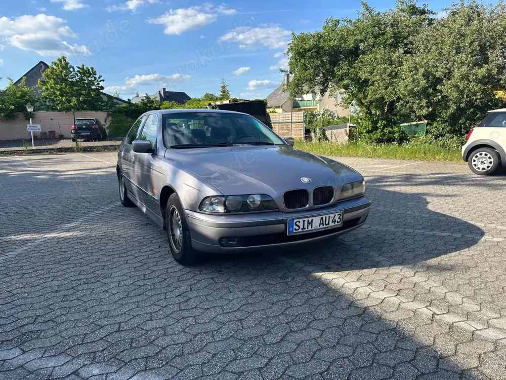 BMW 523 523i