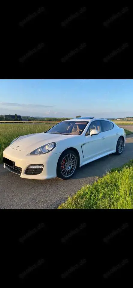 Porsche Panamera 4