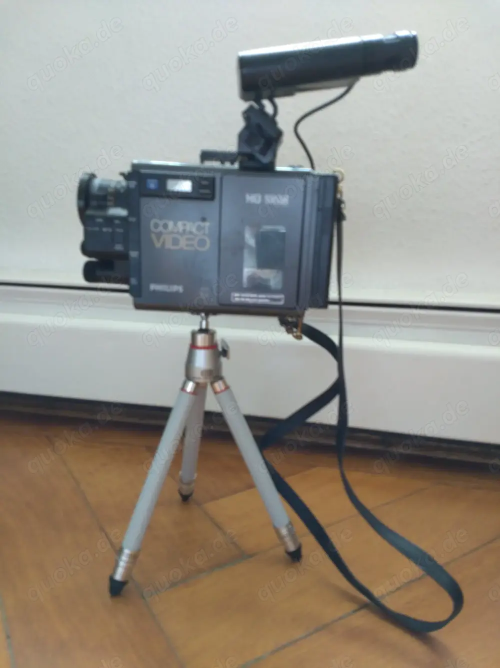 Videokamera Philips VR6830 mit BILORET-Stativ und Zubehör, mit Tragetasche 