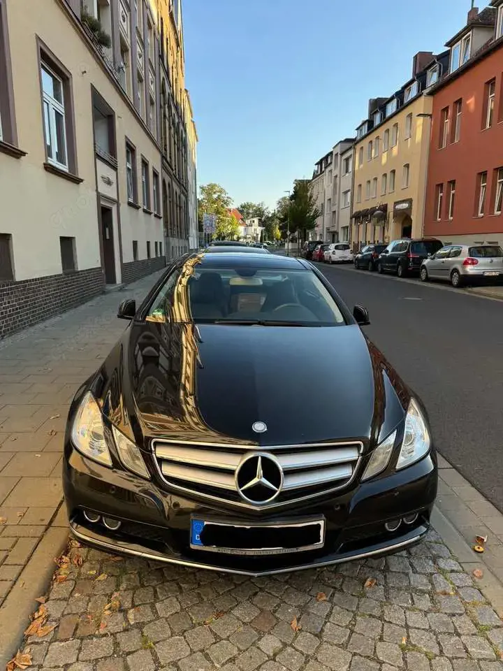 Mercedes-Benz E 200 CGI Coupe BlueEFFICIENCY Elegance
