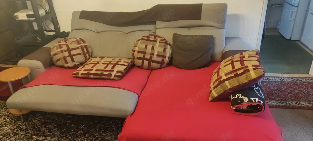 zu verschenken Große Liegecouch und Kaffeemaschine. 