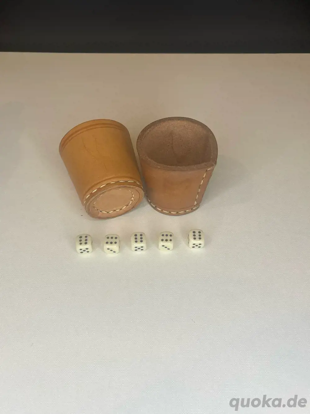 Vintage Würfelspiel-Set mit 2 Echtlederbechern & 5 Würfeln   Zeitlos & stilvoll