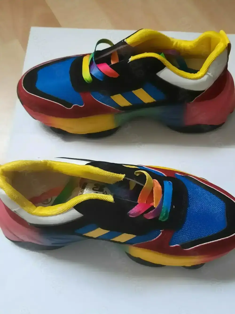 NEU UNGETRAGENE, sehr modisch bunte Sportschuhe zu verkaufen