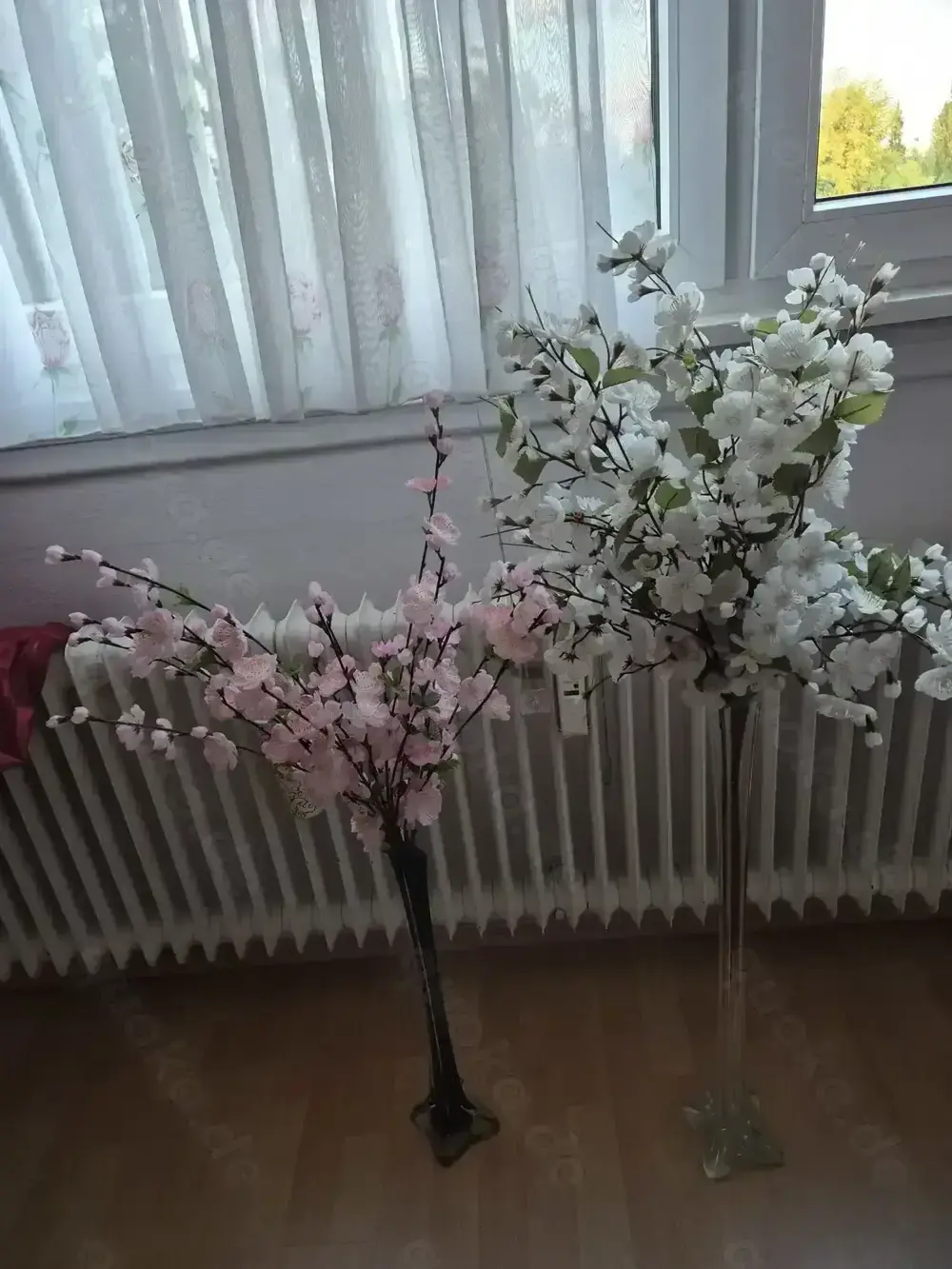 Vase mit kunstblumen