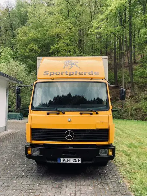 Zuverlässiger Pferdetransporter für 4 Pferde (steuervergünstigt, mautfrei) Zuverlässiger Pferdetransporter für 4 Pferde (steuervergünstigt, mautfrei)