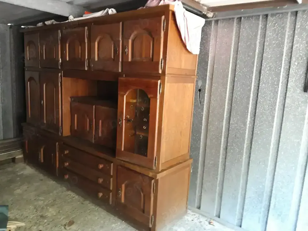 Wohnzimmerschrank Eiche massiv zu verkaufen