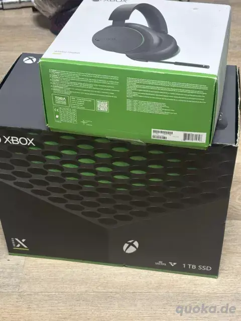 Xbox Series X versiegelt in der Box mit kopförer und kontrollern OVP Xbox Series X versiegelt in der Box mit kopförer und kontrollern OVP