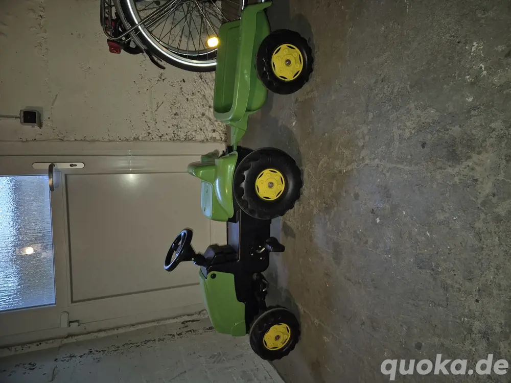Trettraktor mit Anhänger-Kinderfahrzeug in Top Zustand
