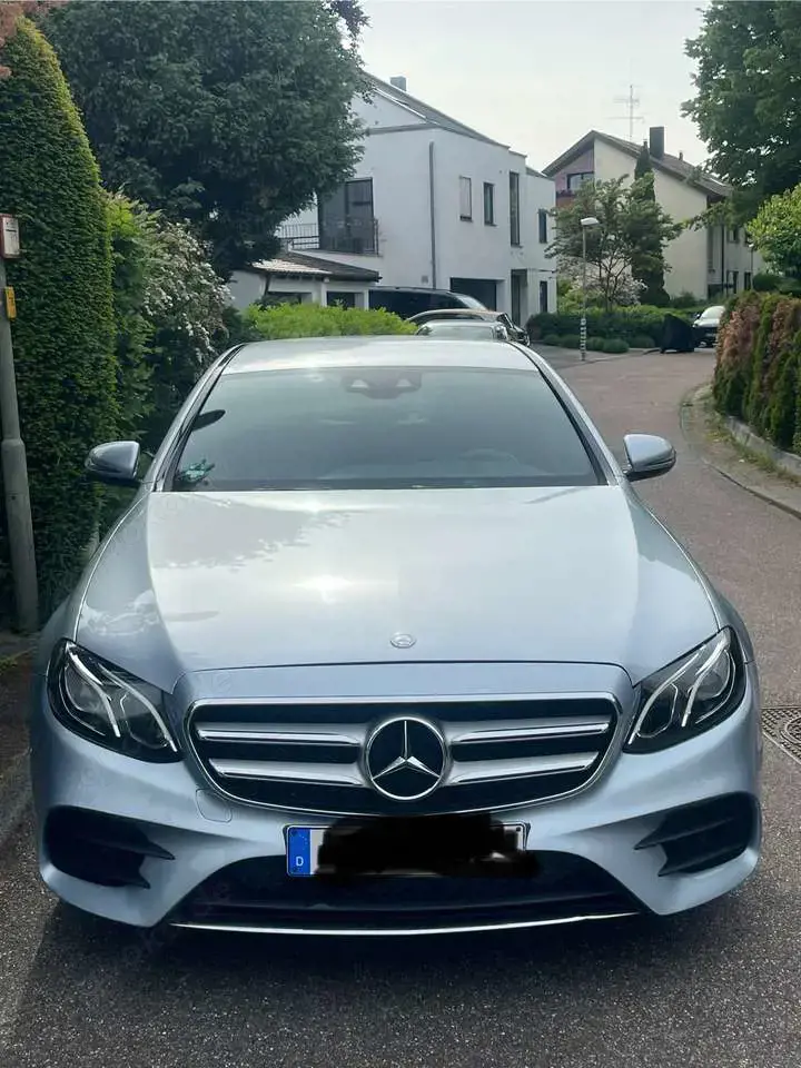 Mercedes-Benz E 220 E 220 d 9G-TRONICAMG Line Mit ComandOnline TV!!!