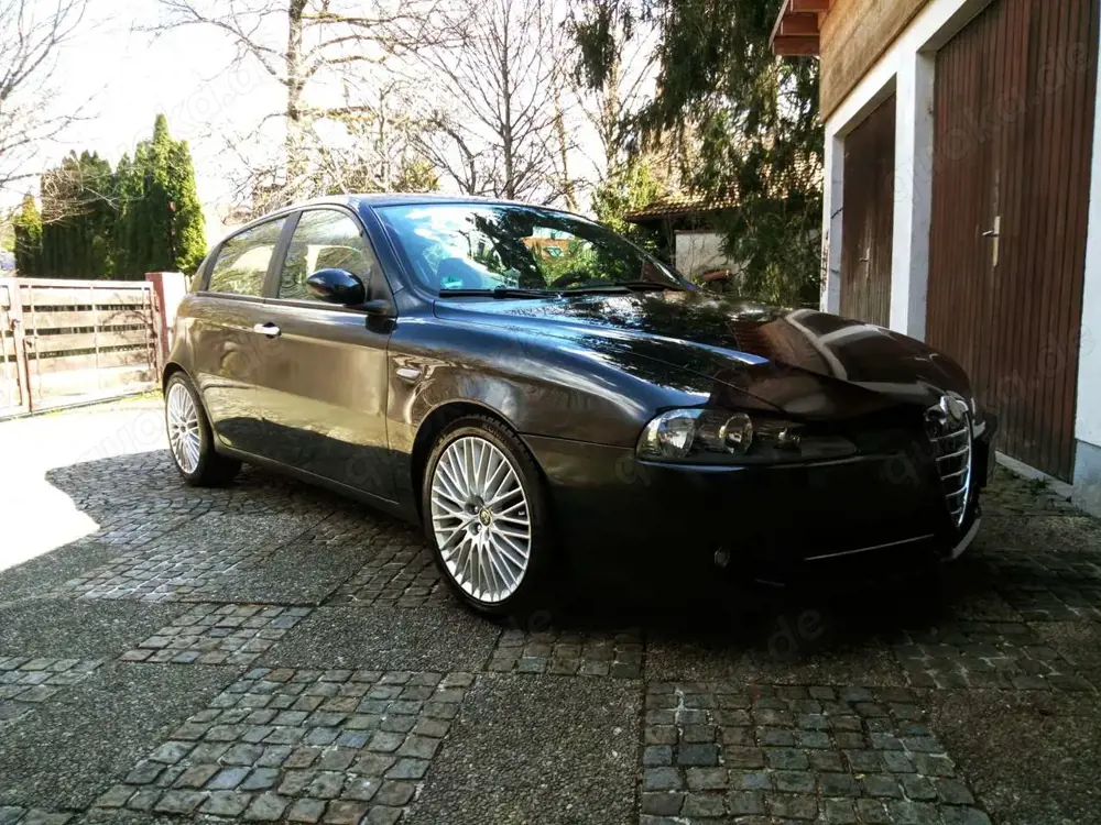 Alfa Romeo 147 TÜV/Bremsen/Zahnriemen/Inspektion etc. *neu*