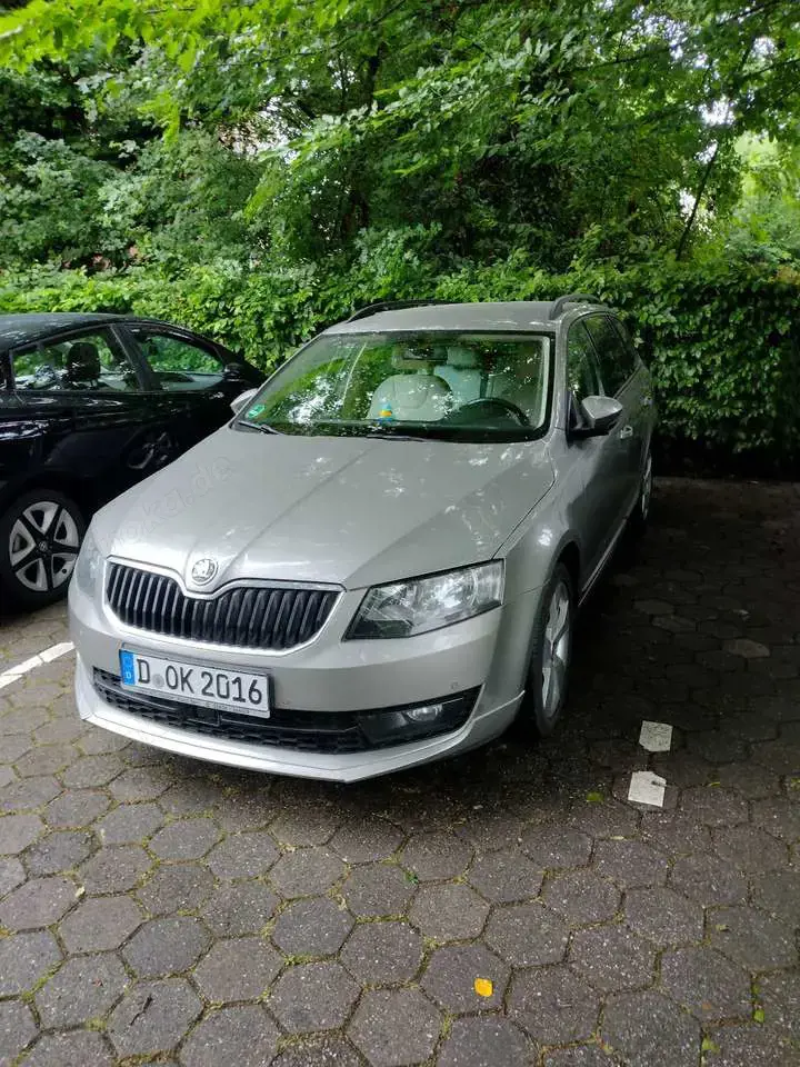 Skoda Octavia Combi 1.6 TDI (Green tec) DSG Style Tempomat